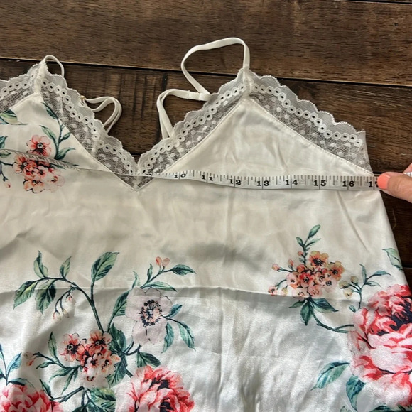 White Silky Sexy Floral Pajamas (Top & Bottom) Size Large - Picture 8 of 13